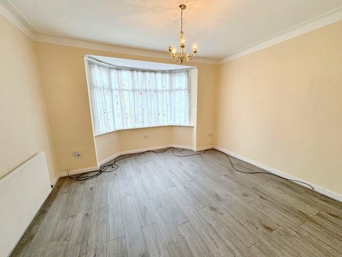 4 Bedroom Property To Rent In Martley Drive, Gants Hill, Ilford, IG2