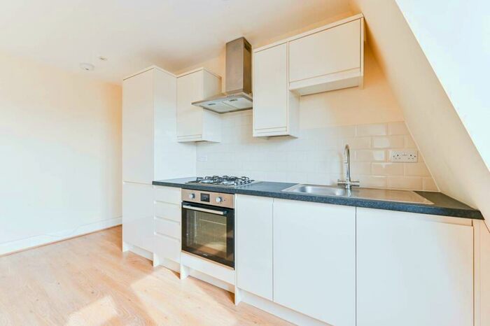 1 Bedroom Flat To Rent In Uxbridge Road, Hatch End, Pinner, HA5