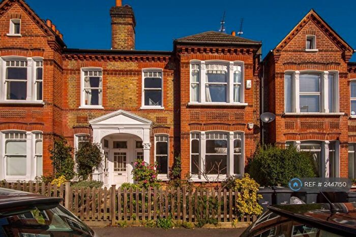 3 Bedroom Flat To Rent In Dalkeith Road, London, SE21