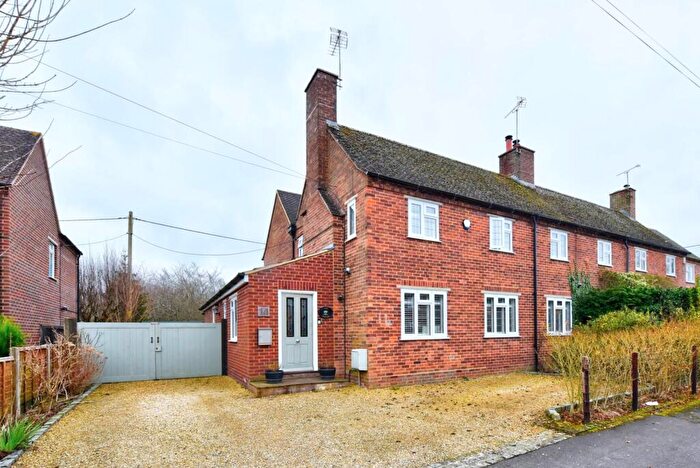 4 Bedroom Semi-Detached House For Sale In Chazey Close, Reading, RG4