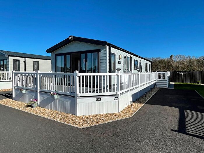 2 Bedroom Park Home For Sale In Edithmead Caravan Park, Highbridge, TA9