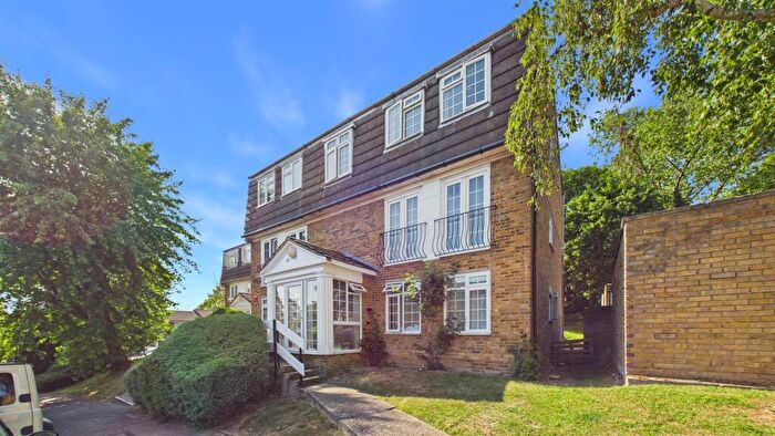 1 Bedroom Apartment For Sale In Crofton Way, Enfield, EN2