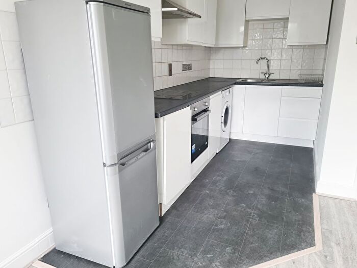 2 Bedroom Flat To Rent In Chiltern Court, Avonley Road, London, SE14