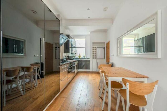 2 Bedroom Flat To Rent In Chiswick High Road, Chiswick, W4