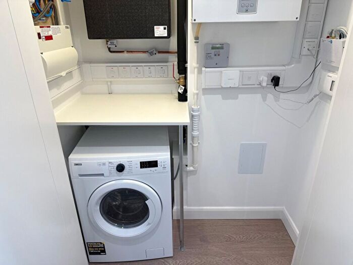 1 Bedroom Apartment To Rent In Galleria House, B Western Gateway, London NEw One, E16