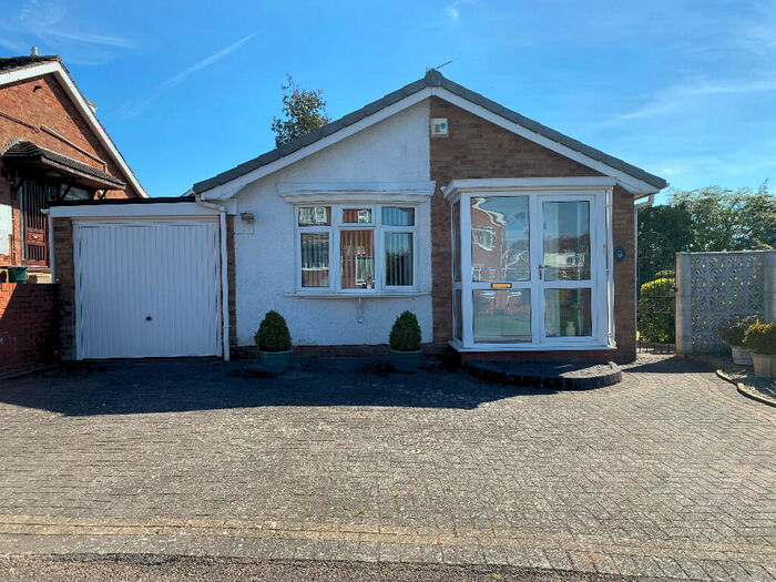 2 Bedroom Detached Bungalow For Sale In Farley Avenue, Harbury, CV33