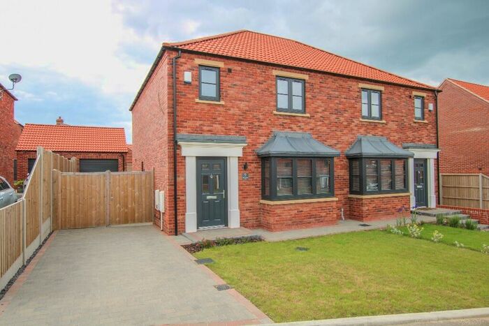 3 Bedroom Semi-Detached House To Rent In Bee Orchid Way, Louth, LN11