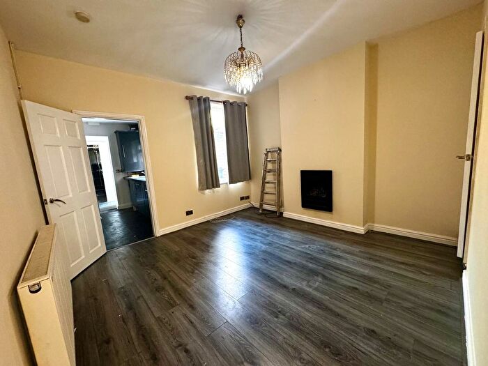 3 Bedroom End Of Terrace House To Rent In Tudor Road, Leicester, LE3