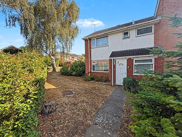 3 Bedroom End Of Terrace House For Sale In Coniston Close, Rugby, CV21