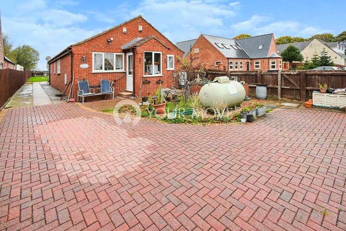 2 Bedroom Bungalow For Sale In Newark Road, Torksey Lock, Lincoln, Lincolnshire LN1