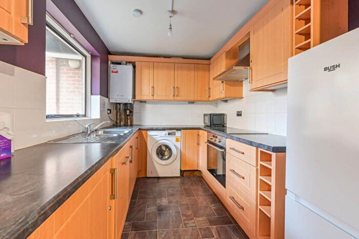 2 Bedroom Flat For Sale In Horseshoe Close, Isle Of Dogs, London, E14