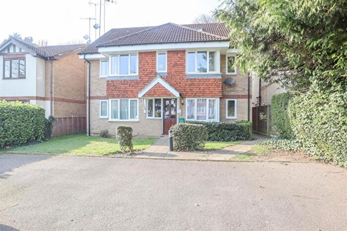 2 Bedroom Apartment For Sale In Kingfisher Court, Brighton Road, Coulsdon, CR5