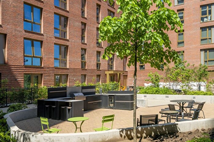 3 Bedroom Flat To Rent In Weldale Street, Reading, RG1