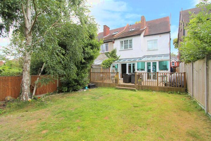 2 Bedroom Maisonette For Sale In Park Lane, Carshalton, SM5