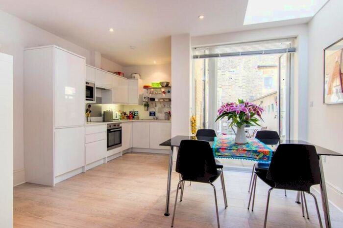 1 Bedroom Flat To Rent In Station Parade, SW12