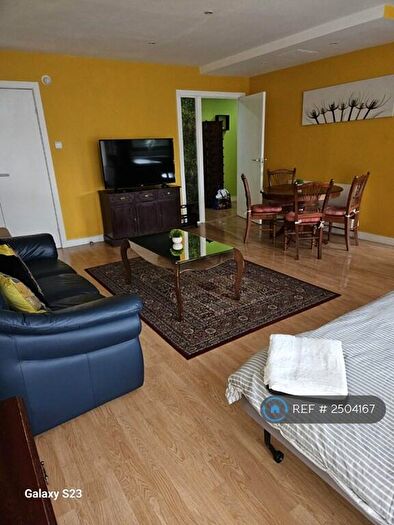 2 Bedroom Flat To Rent In Lancefield Quay, Glasgow, G3