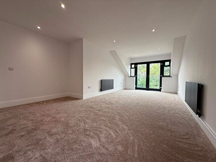 3 Bedroom Apartment To Rent In Rockcliffe Road, Rotherham, S62