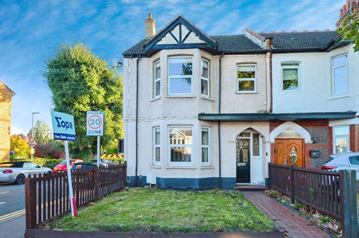 3 Bedroom Detached House For Sale In Bushey Mill Lane, Watford, WD24