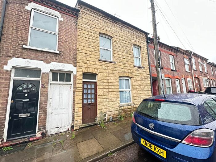 5 Bedroom Terraced House To Rent In Cowper Street, Luton, Bedfordshire, LU1