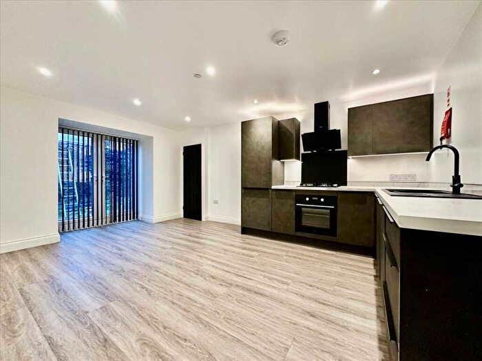 2 Bedroom Apartment To Rent In North Hill, Plymouth, PL4