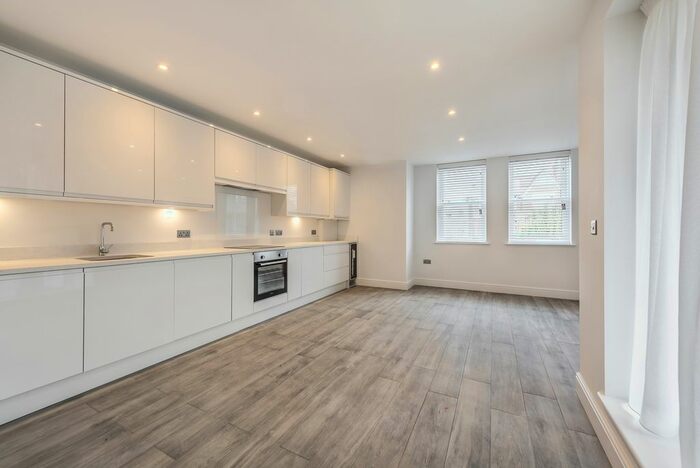3 Bedroom Flat To Rent In Orchard Road, Bromley, BR1