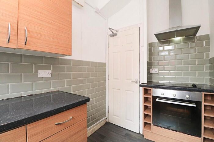 2 Bedroom End Of Terrace House To Rent In Greenock Place, Leeds, West Yorkshire, LS12