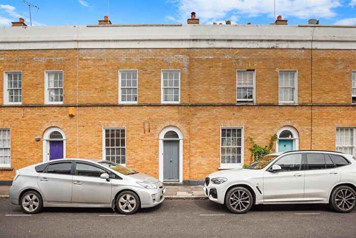 4 Bedroom Terraced House To Rent In Louisa Street, Stepney Green, E1