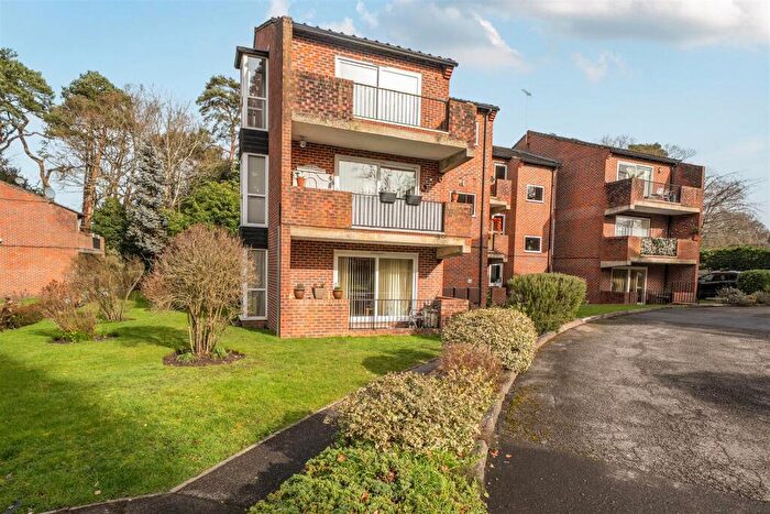 2 Bedroom Apartment For Sale In Nugee Court, Dukes Ride, Crowthorne, RG45