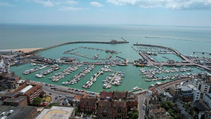 1 Bedroom Flat To Rent In Queen Street, Ramsgate, CT11