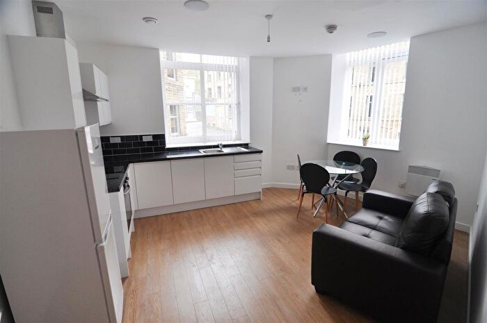 2 Bedroom Flat To Rent In Sunbridge Road, City Centre, Bradford, BD1