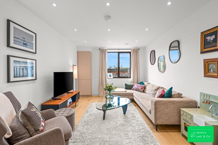 2 Bedroom Apartment For Sale In Hamlet Gate, High Road, London, N2