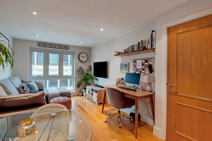 1 Bedroom Flat To Rent In Brewhouse Lane, London, SW15