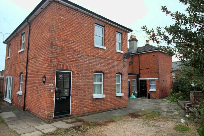 2 Bedroom Flat To Rent In Winchester Road, Romsey, Hampshire, SO51