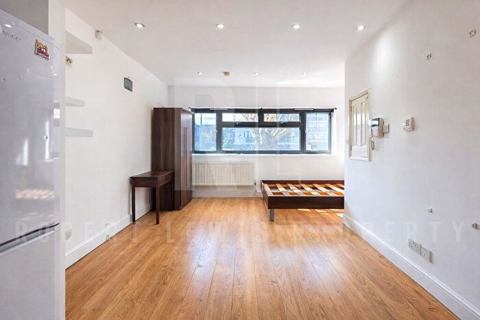 Studio To Rent In Regents Park Road, London, N3