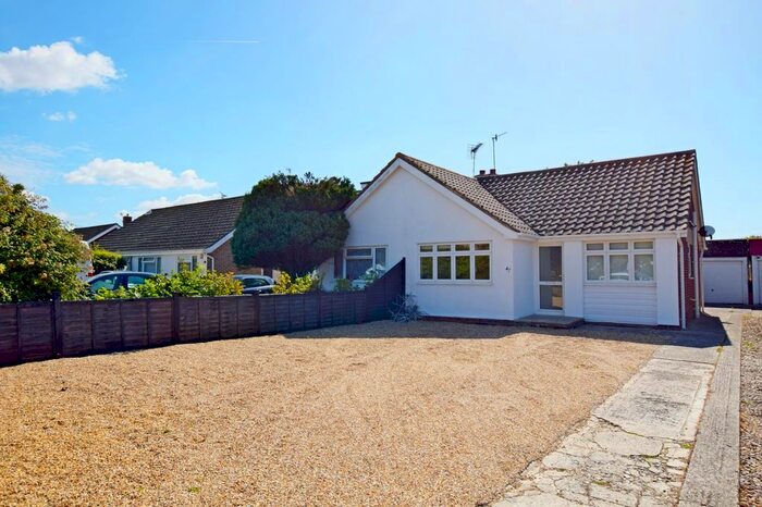 2 Bedroom Bungalow To Rent In Harbour View Road, Bognor Regis, PO21
