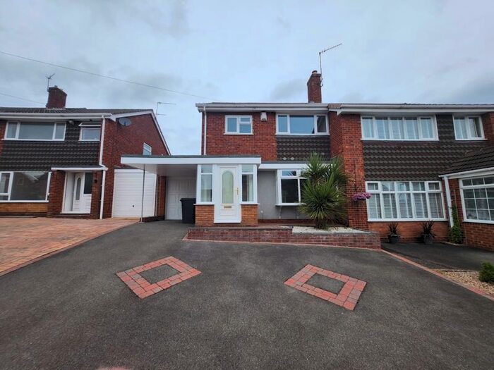 3 Bedroom Semi-Detached House To Rent In Mellowdew Road, Wordsley, Stourbridge, DY8