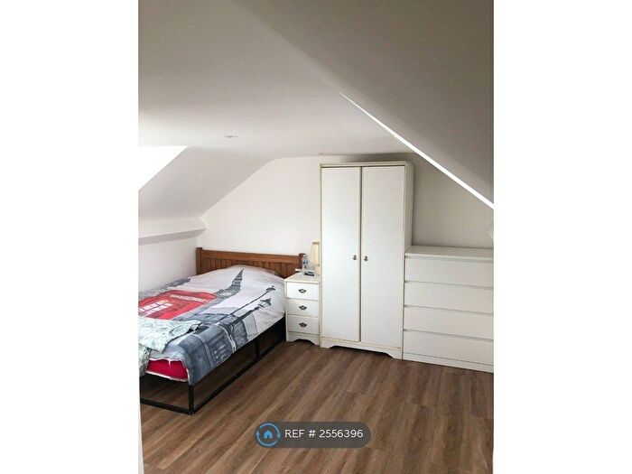 Studio To Rent In Caledonian Road, London, N1