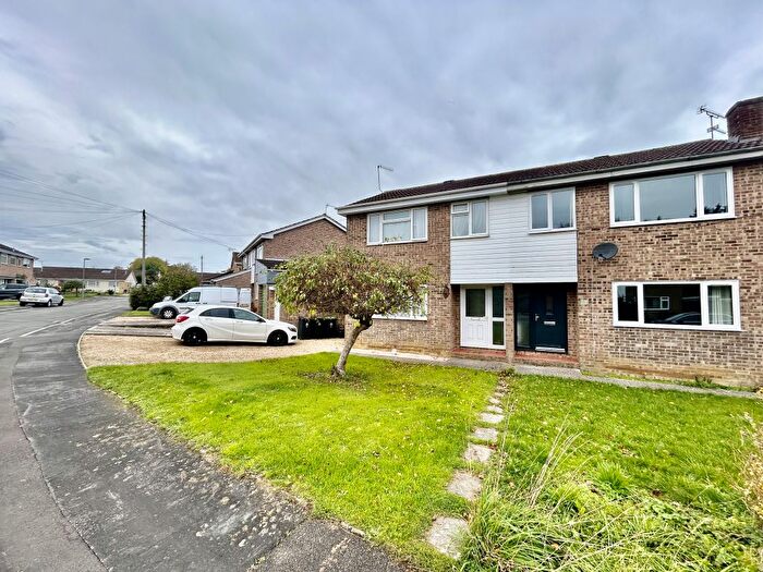 3 Bedroom Semi Detached House For Sale In Duncliffe Close, Stalbridge, DT10