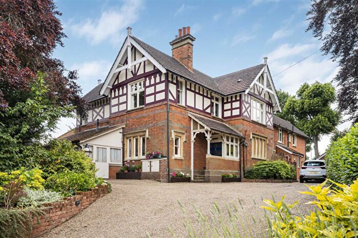 4 Bedroom Semi-Detached House For Sale In Queens Road, Hertford, SG13