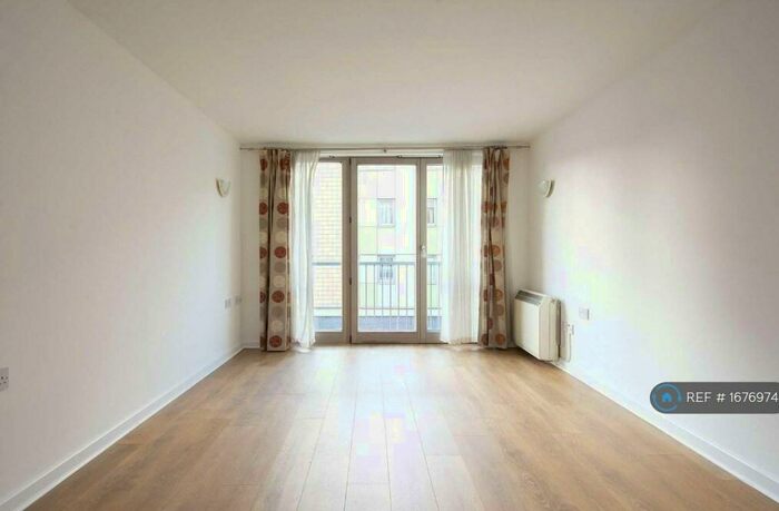 1 Bedroom Flat To Rent In Alva Court, London, E5