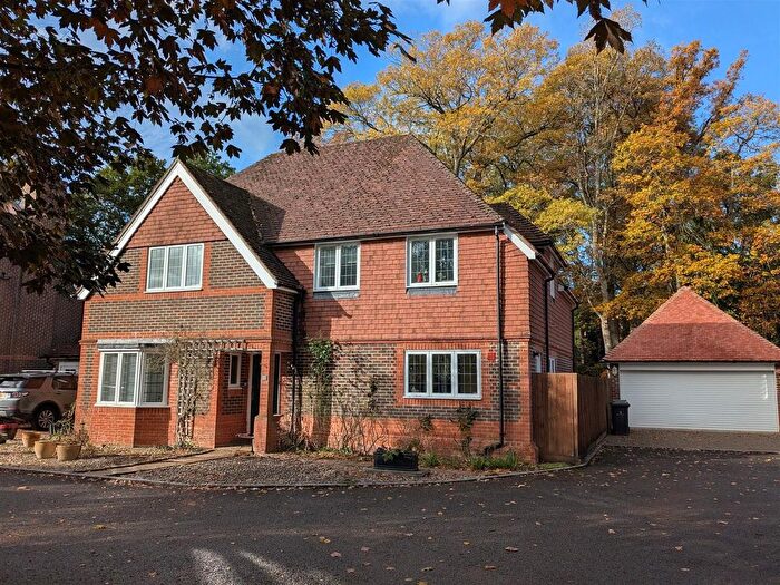5 Bedroom Detached House For Sale In Peckmoor Drive, Newbury, RG19