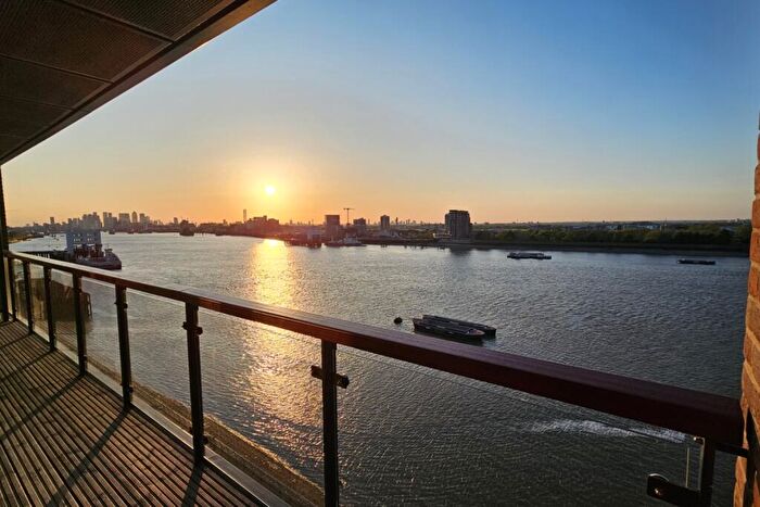 2 Bedroom Flat For Sale In Duke Of Wellington Avenue, SE18