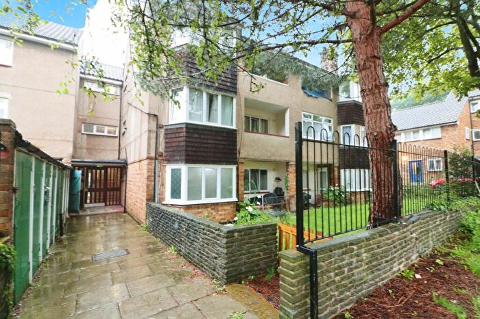 1 Bedroom Apartment For Sale In The Drive, London, E17