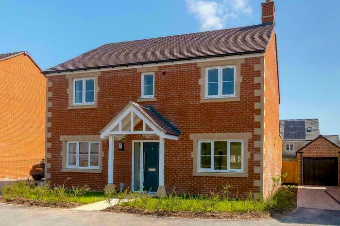 4 Bedroom Detached House For Sale In Off High Street/Cleyhill Gardens Chapmanslade, BA13