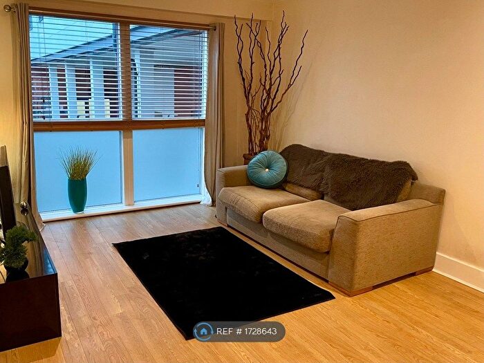 1 Bedroom Flat To Rent In Church Street, Epsom, KT17