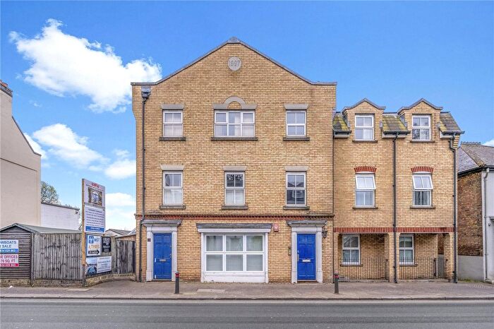 2 Bedroom Flat To Rent In Thames Street, Hampton, TW12