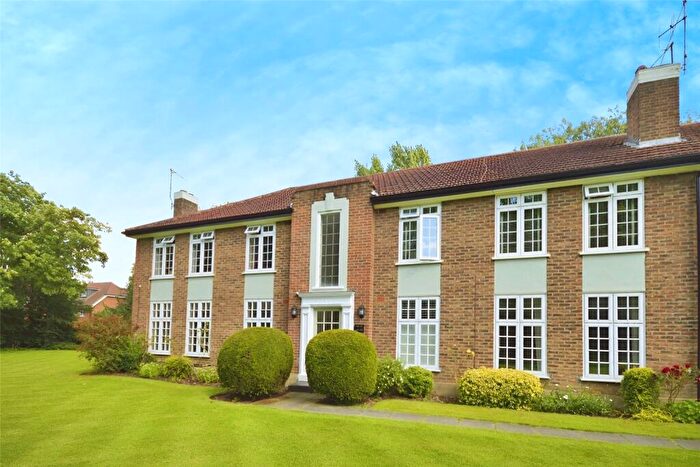 2 Bedroom Flat To Rent In Portsmouth Road, Thames Ditton, Surrey, KT7