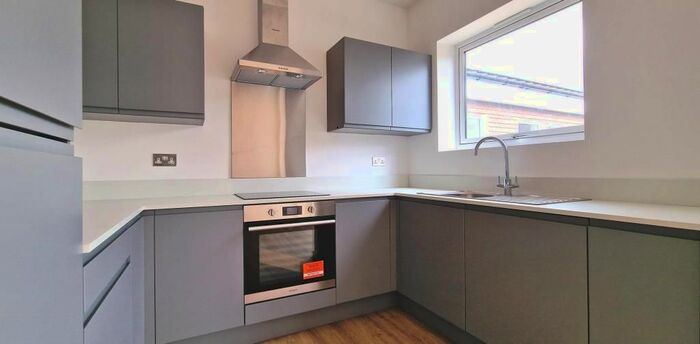 2 Bedroom Flat To Rent In Parish Lane, London, SE20