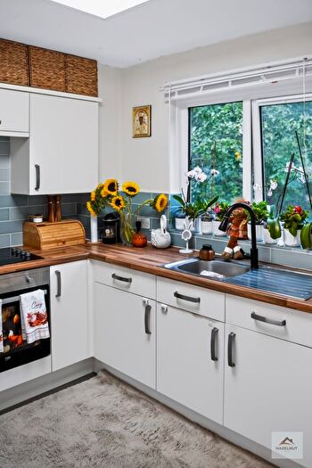 1 Bedroom Flat For Sale In Hunsbarrow Road, Northampton, NN4