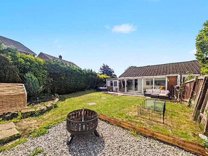 2 Bedroom Semi-detached Bungalow For Sale In Beckside Gardens, Newcastle Upon Tyne, NE5